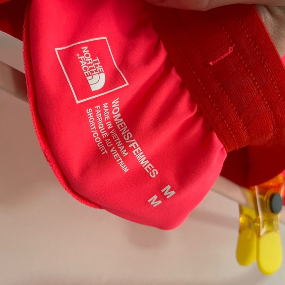 North Face Wanderer Shorts Medium Neon Pink - Picture 5 of 5